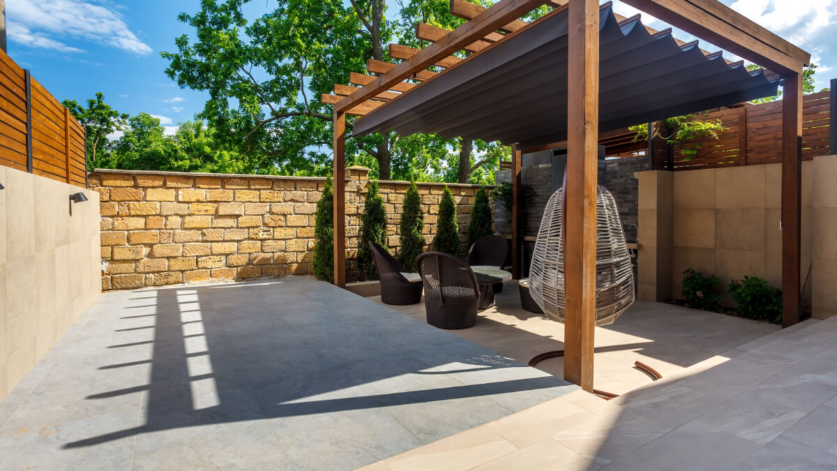 Porcelain slabs and canopy