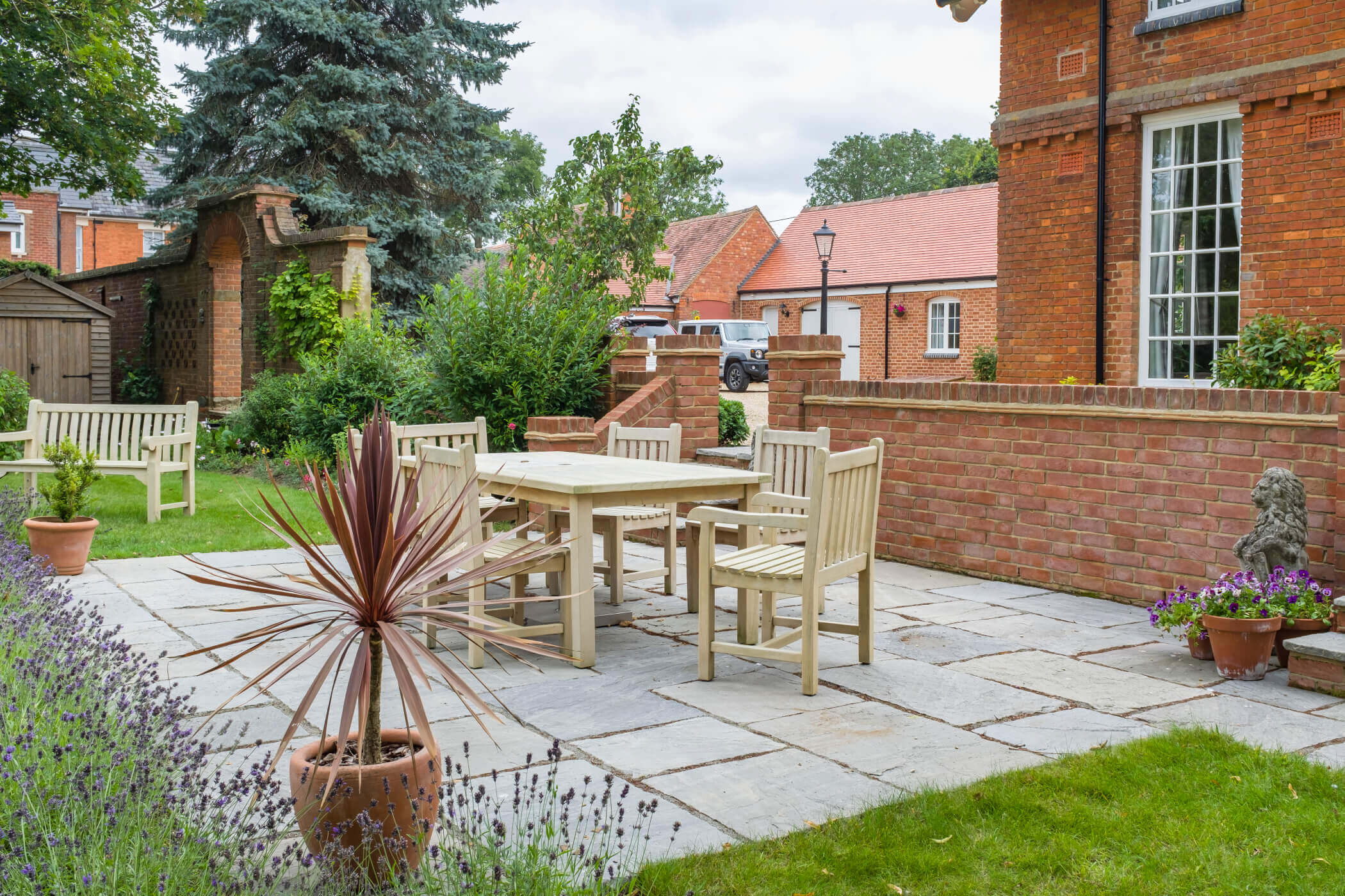 Garden paving feature